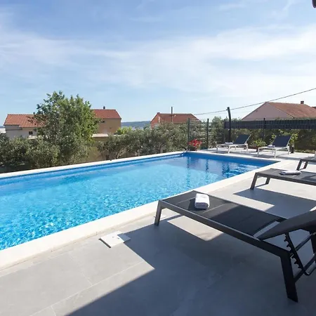 Apartment Luxury With Large Pool And Sea View *