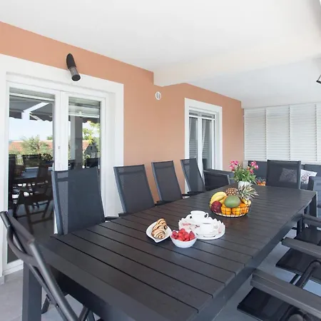 Apartment Luxury With Large Pool And Sea View Kastela