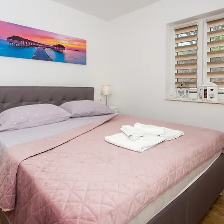 Apartment Luxury With Large Pool And Sea View Kastela