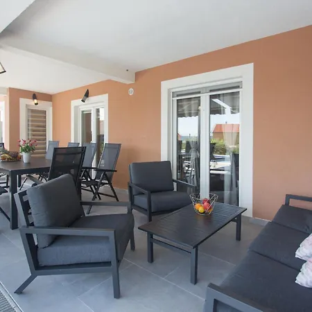 Luxury With Large Pool And Sea View Apartment Kastela