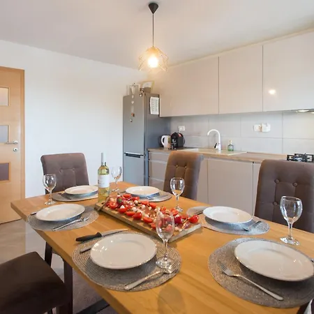 Luxury With Large Pool And Sea View Apartment *