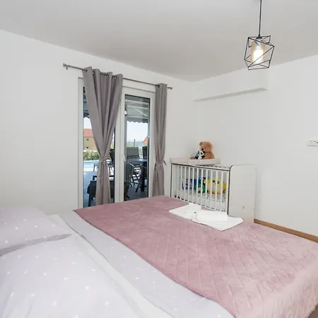 Luxury With Large Pool And Sea View Kastela