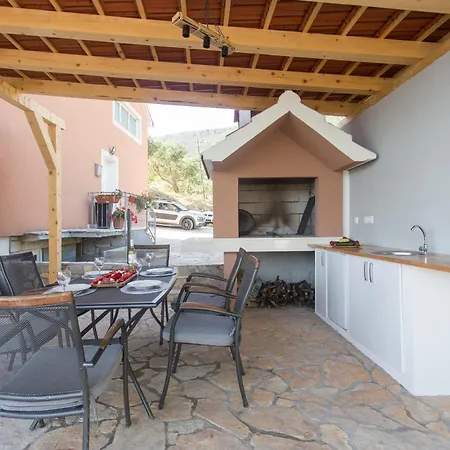 Luxury With Large Pool And Sea View Apartment Kastela