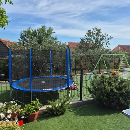 Luxury Apartment,heated Pool,football Court,playground Kaštela