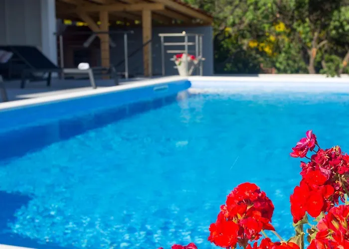 Luxury Apartment&heated Pool&football Court&children's Playground Apartment Kastela