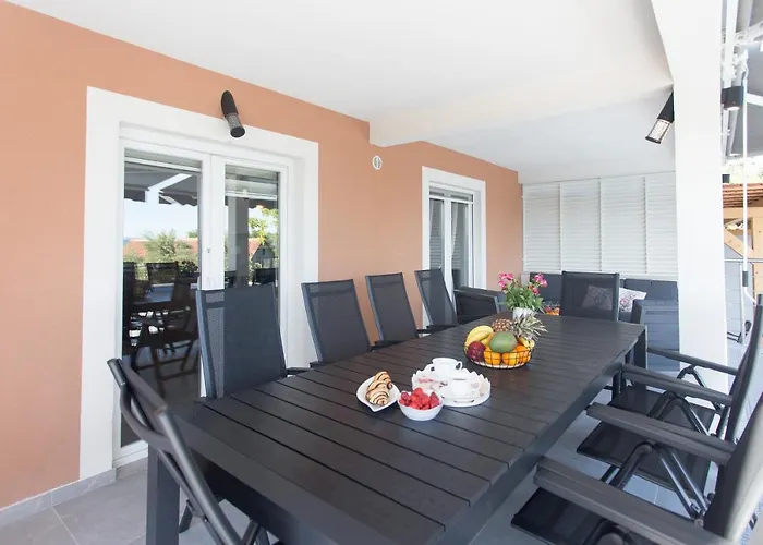Apartment Luxury Apartment&heated Pool&football Court&children's Playground Kastela