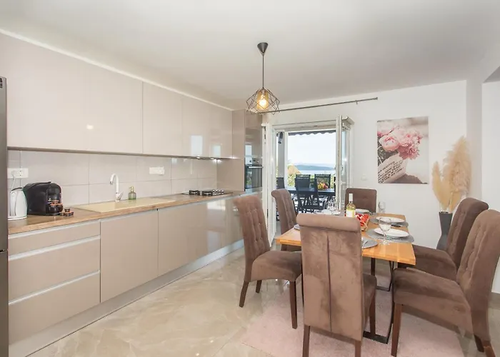 Luxury Apartment&heated Pool&football Court&children's Playground