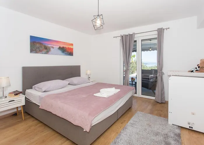 Luxury Apartment&heated Pool&football Court&children's Playground
