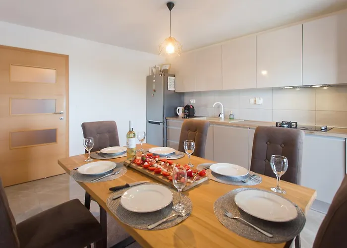 Luxury Apartment&heated Pool&football Court&children's Playground Apartment *