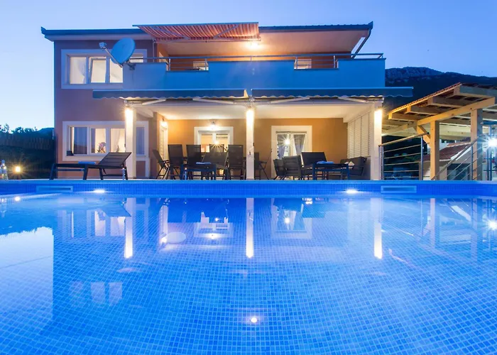 Luxury Apartment&heated Pool&football Court&children's Playground Apartment