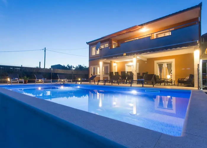 Luxury Apartment&heated Pool&football Court&children's Playground * Kastela