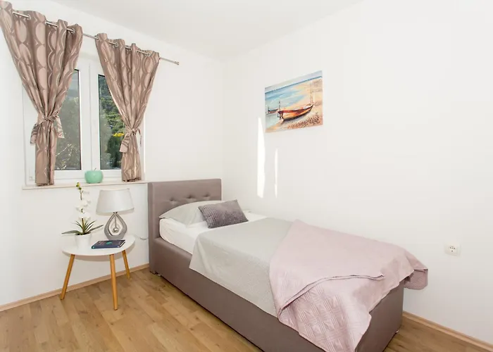 Luxury Apartment&heated Pool&football Court&children's Playground Apartment