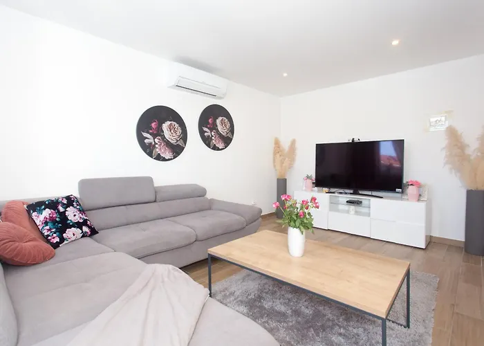 Apartment Luxury Apartment&heated Pool&football Court&children's Playground *