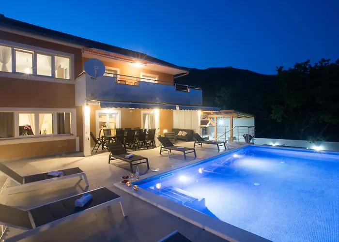 Luxury Apartment&heated Pool&football Court&children's Playground Apartment