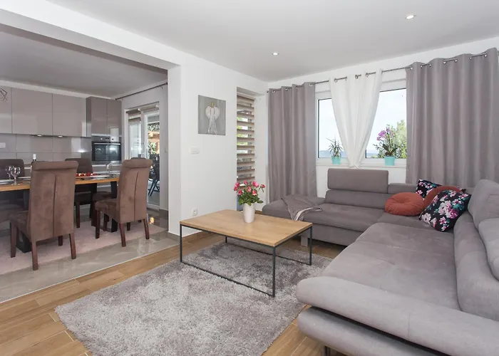 Luxury Apartment&heated Pool&football Court&children's Playground *